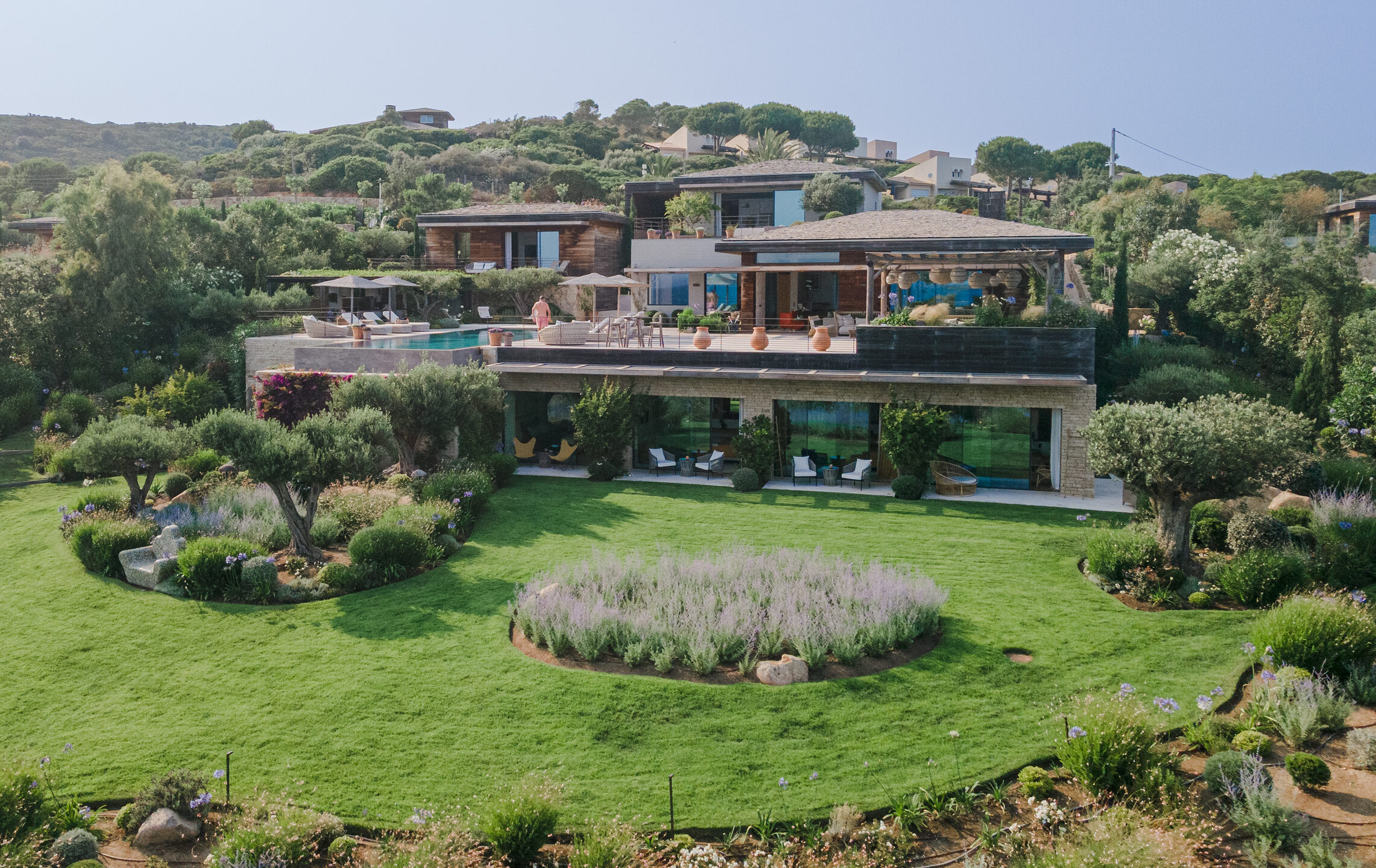 @studio-alterego.com Photographie au drone d'une villa