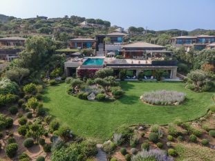 Photographie au drone d'une villa
