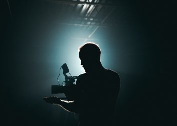 pexels-kyle-loftus-3379934